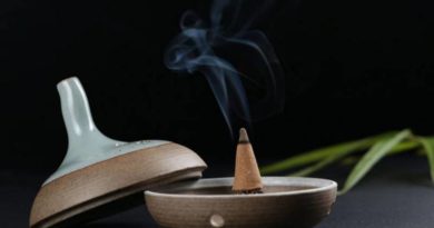 Magické zrcadlo, kouzelná hůlka, rituální kadidelnice