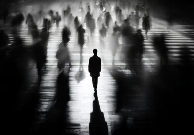 Intuitivně můžeme cítit „blížící se tektonický zlom“, v souvislosti s tím, čím společnost prochází Intuitivně můžeme cítit „blížící se tektonický zlom“, v souvislosti s tím, čím společnost prochází